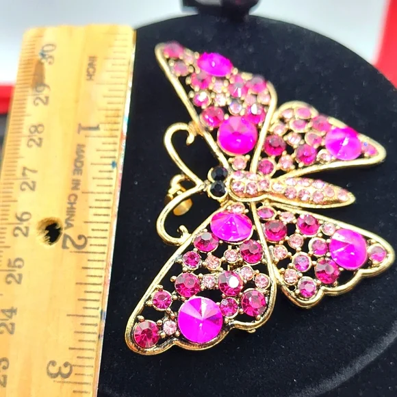 Brilliant colored  fushia pink butterfly brooch - Picture 2 of 3